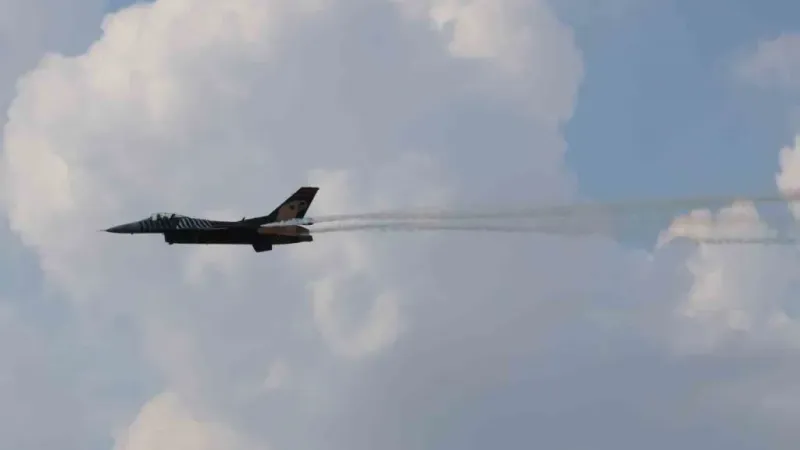 Adana semalarında SOLOTÜRK nefes kesti Adana semalarında SOLOTÜRK nefes kesti