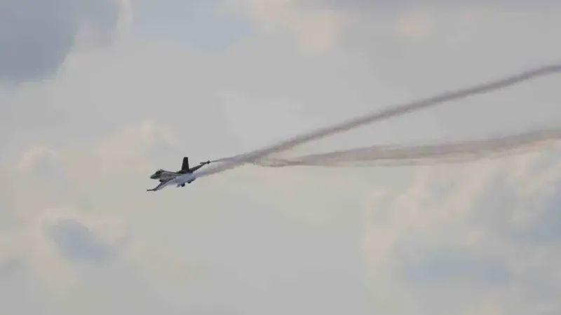 Adana semalarında SOLOTÜRK nefes kesti Adana semalarında SOLOTÜRK nefes kesti