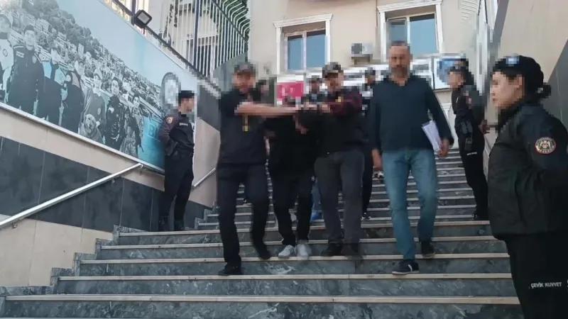 Tuzla’da polise silahla saldırı olayında yeni gelişme: 3 şüpheli adliyede Tuzla’da polise silahla saldırı olayında yeni gelişme: 3 şüpheli adliyede