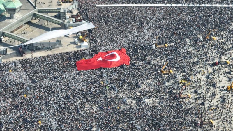 İstanbul'da toplantı ve gösteri yürüyüşleri yapılacak alanlar açıklandı İstanbul'da toplantı ve gösteri yürüyüşleri yapılacak alanlar açıklandı