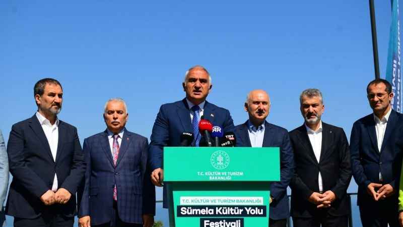Bakanı Ersoy festival için Trabzon’da Bakanı Ersoy festival için Trabzon’da