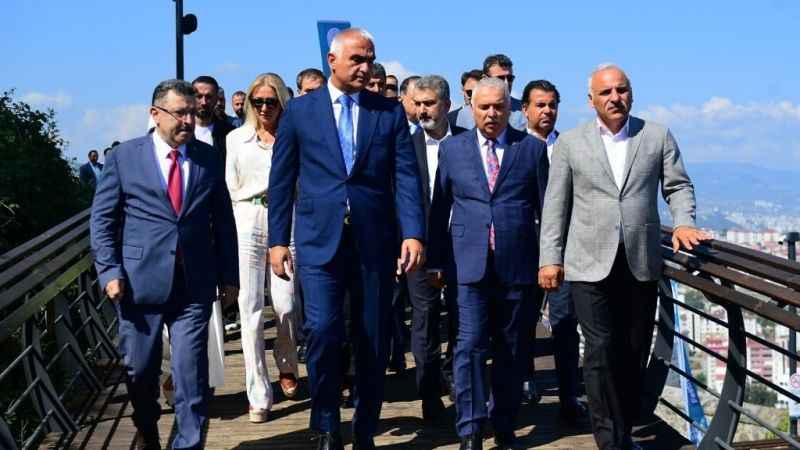 Bakanı Ersoy festival için Trabzon’da Bakanı Ersoy festival için Trabzon’da