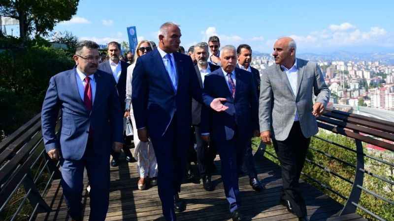 Bakanı Ersoy festival için Trabzon’da Bakanı Ersoy festival için Trabzon’da