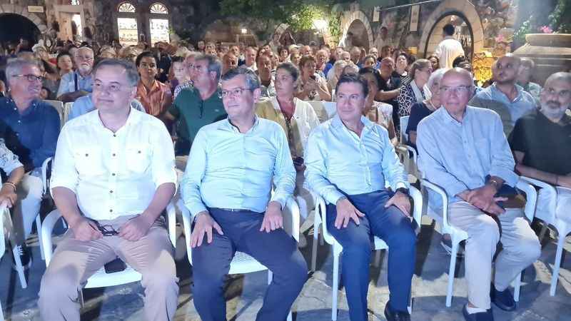CHP Grup Başkanı Özgür Özel, Bodrum'da içini döktü CHP Grup Başkanı Özgür Özel, Bodrum'da içini döktü