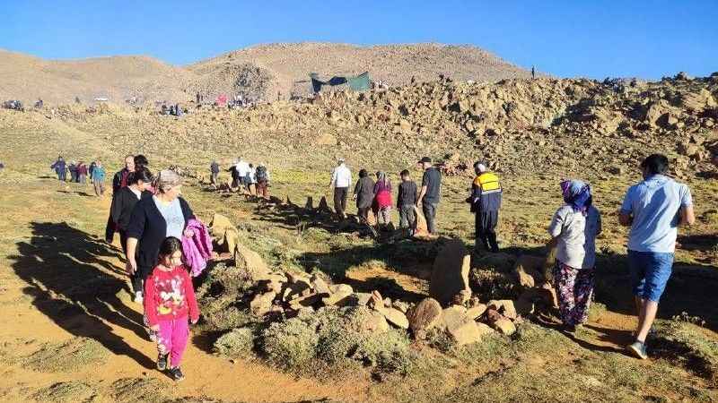 7 asırlık gelenek Sanrıdas Dağı zirvesinde yaşatıldı 7 asırlık gelenek Sanrıdas Dağı zirvesinde yaşatıldı