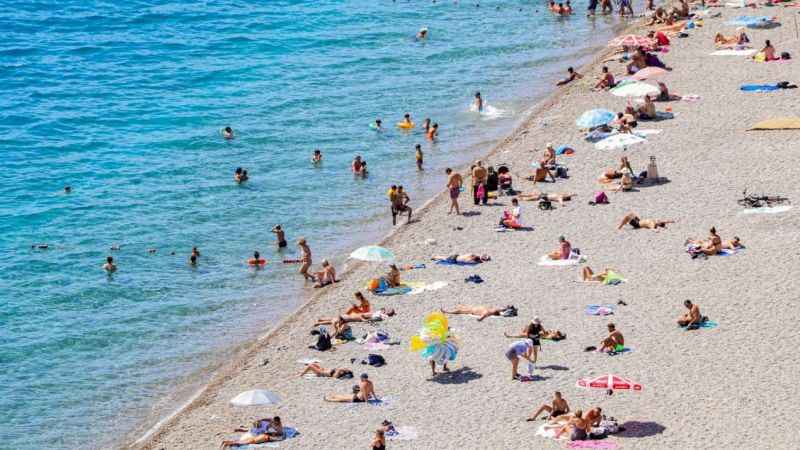 Antalya’da Eylül sıcakları: Termometreler 38 dereceyi gördü Antalya’da Eylül sıcakları: Termometreler 38 dereceyi gördü