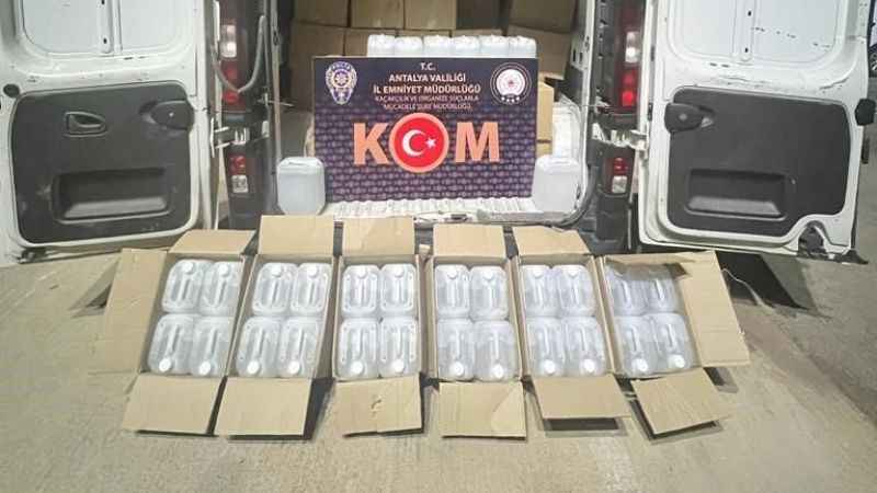 Antalya'da 2.5 ton sahte alkol ele geçirildi Antalya'da 2.5 ton sahte alkol ele geçirildi