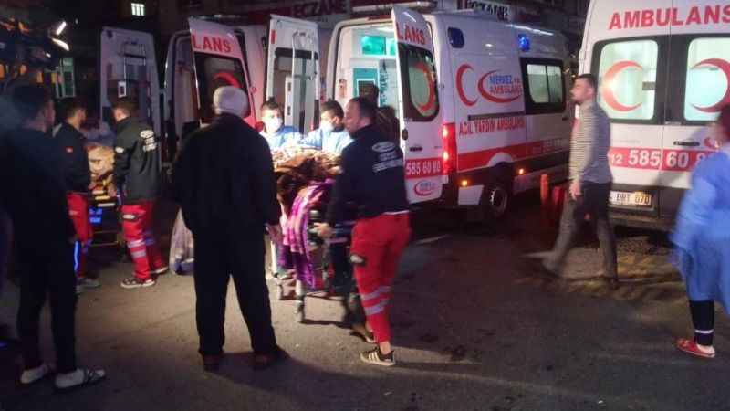 Irak'taki düğün yangınında yaralanan 3 kişi daha İstanbul'a getirildi Irak'taki düğün yangınında yaralanan 3 kişi daha İstanbul'a getirildi