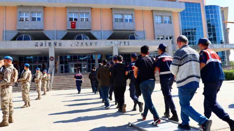 27 FETÖ şüphelisi adliyeye sevk edildi 27 FETÖ şüphelisi adliyeye sevk edildi