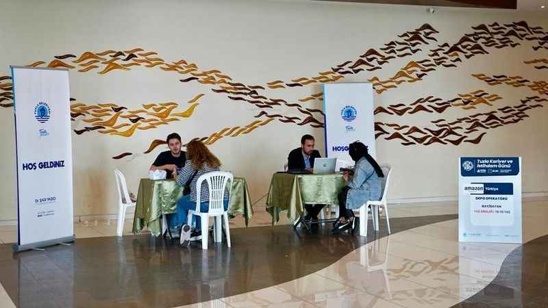 Tuzla Belediyesinin organize ettiği toplu iş görüşmesinde 38 kişi Amazon'da işe başladı Tuzla Belediyesinin organize ettiği toplu iş görüşmesinde 38 kişi Amazon'da işe başladı