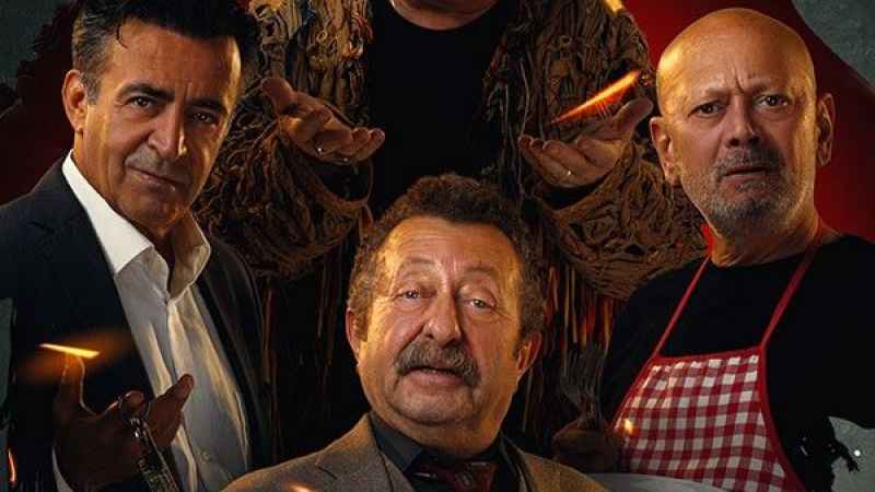 Usta oyuncular Alevli Günler ile sahnede Usta oyuncular Alevli Günler ile sahnede