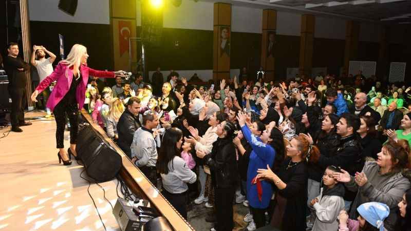 Esenyurtlular kardeşlik halayında buluştu Esenyurtlular kardeşlik halayında buluştu