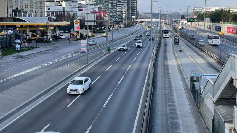 İstanbul'da trafik yüzde 1'e düştü İstanbul'da trafik yüzde 1'e düştü