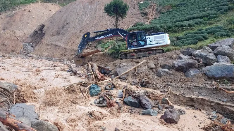Rize’de yağmur dindi, risk azaldı, çalışmalar hız kazandı Rize’de yağmur dindi, risk azaldı, çalışmalar hız kazandı