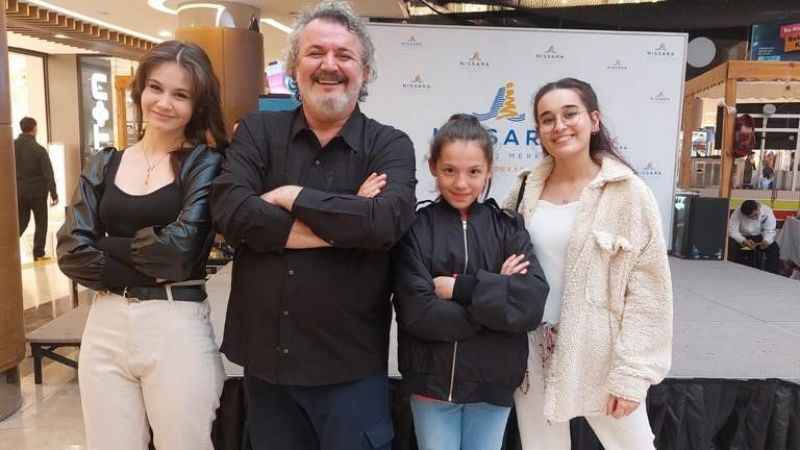 Ünlü oyuncu sevenleriyle buluştu Ünlü oyuncu sevenleriyle buluştu