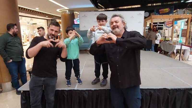 Ünlü oyuncu sevenleriyle buluştu Ünlü oyuncu sevenleriyle buluştu