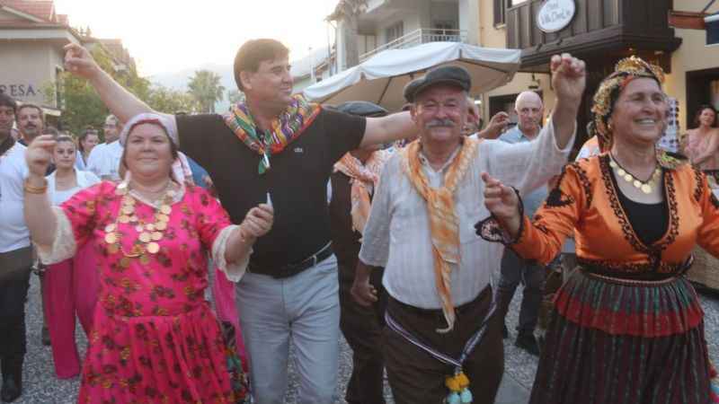 Yörüklerin yayla göçü renkli görüntüler oluşturdu Yörüklerin yayla göçü renkli görüntüler oluşturdu