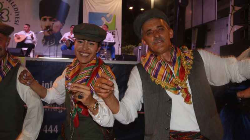 Yörüklerin yayla göçü renkli görüntüler oluşturdu Yörüklerin yayla göçü renkli görüntüler oluşturdu