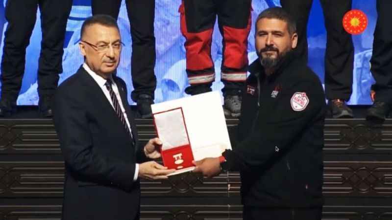 Eyüpsultan Belediyesi ESAY birimine Üstün Fedakarlık Madalyası ve Nişanı Eyüpsultan Belediyesi ESAY birimine Üstün Fedakarlık Madalyası ve Nişanı