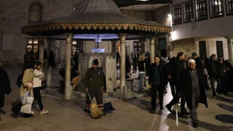 Eyüpsultan Camii üç ayları coşkuyla karşıladı Eyüpsultan Camii üç ayları coşkuyla karşıladı