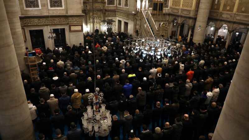 Eyüpsultan Camii üç ayları coşkuyla karşıladı Eyüpsultan Camii üç ayları coşkuyla karşıladı