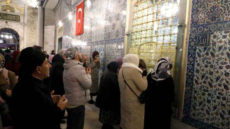 Eyüpsultan Camii üç ayları coşkuyla karşıladı Eyüpsultan Camii üç ayları coşkuyla karşıladı