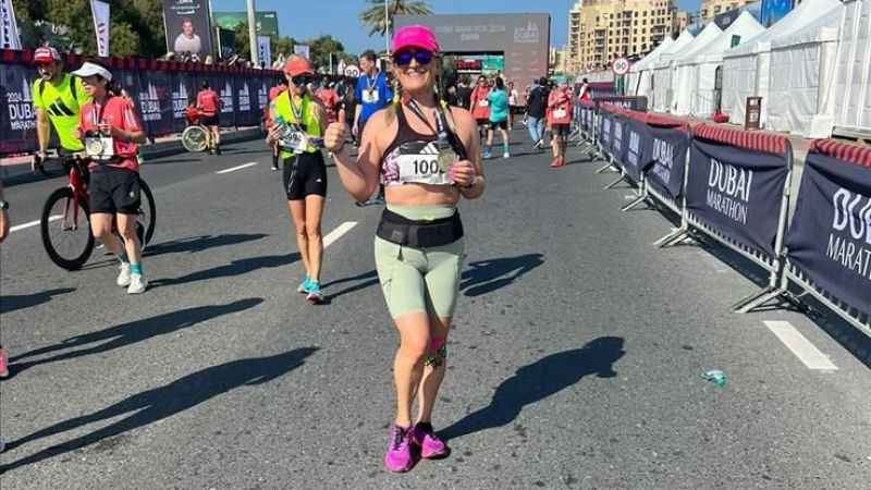 İnegöllü kadın sporcu Dubai Maratonu'nda koştu İnegöllü kadın sporcu Dubai Maratonu'nda koştu