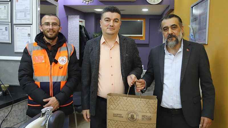 Kâğıthane'de kuaför ve berberler için sürpriz hediye Kâğıthane'de kuaför ve berberler için sürpriz hediye