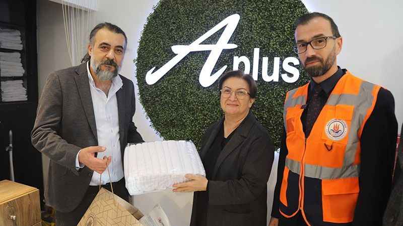 Kâğıthane'de kuaför ve berberler için sürpriz hediye Kâğıthane'de kuaför ve berberler için sürpriz hediye