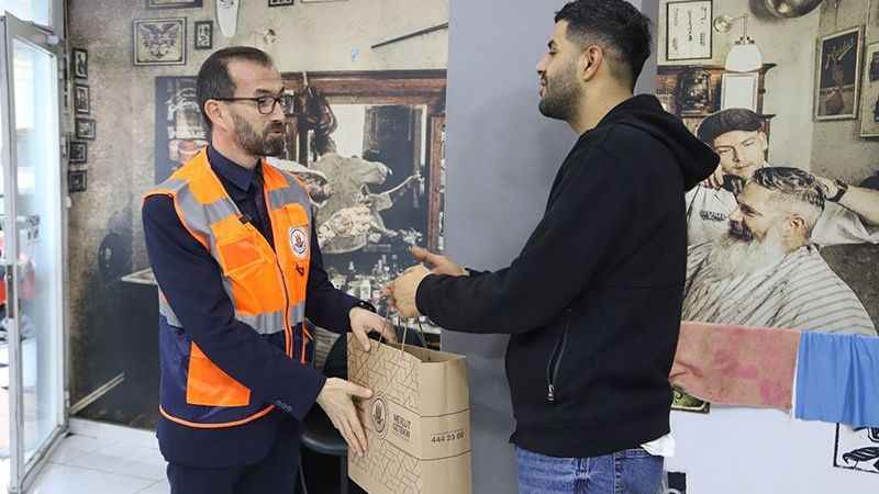 Kâğıthane'de kuaför ve berberler için sürpriz hediye Kâğıthane'de kuaför ve berberler için sürpriz hediye