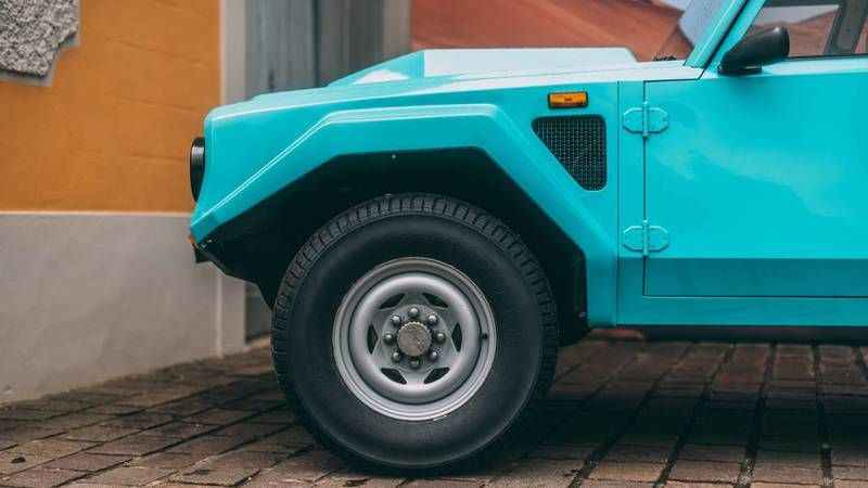 Pirelli'nin Lamborghini LM002 için geliştirdiği 'kulaklı' lastiği Scorpion BK geri dönüyor Pirelli'nin Lamborghini LM002 için geliştirdiği 'kulaklı' lastiği Scorpion BK geri dönüyor