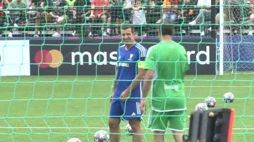 İstanbul'daki turnuvada eski yıldız futbolcular şov yaptı İstanbul'daki turnuvada eski yıldız futbolcular şov yaptı