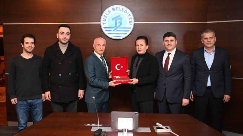 Tuzla Belediyesi'nde çalışanların maaş mutluluğu Tuzla Belediyesi'nde çalışanların maaş mutluluğu