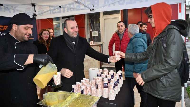 Yalova'da sınav haftası öğrencilere sıcak çorba jesti Yalova'da sınav haftası öğrencilere sıcak çorba jesti