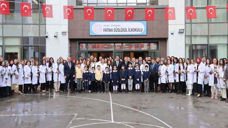 Zeytinburnu’nda karne coşkusuna Vali Gül de ortak oldu Zeytinburnu’nda karne coşkusuna Vali Gül de ortak oldu