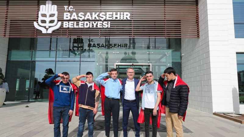 Başakşehir’in en özel gençlerine zurnalı asker eğlencesi