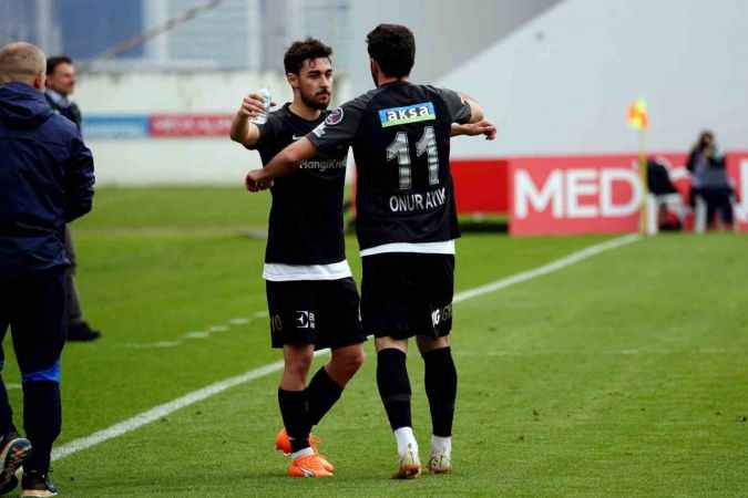 Ümraniyespor ve Konyaspor puanları paylaştı