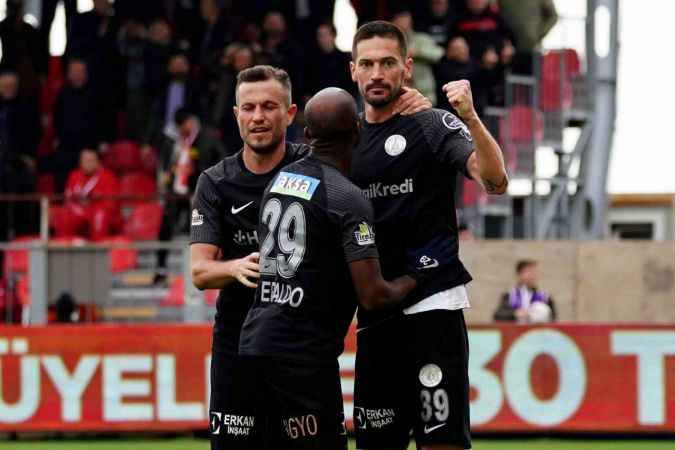 Ümraniyespor ve Konyaspor puanları paylaştı