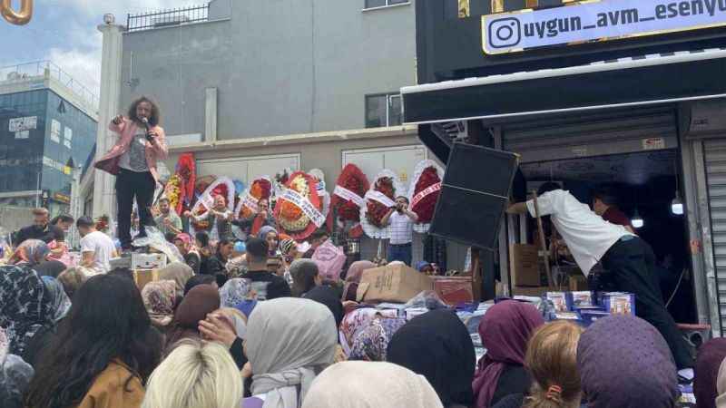 Esenyurt’ta mağaza açılışında izdiham yaşandı