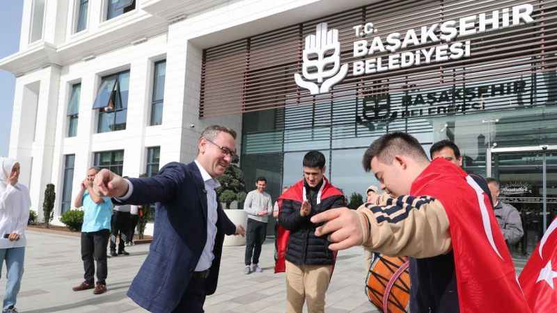 Başakşehir’in en özel gençlerine zurnalı asker eğlencesi