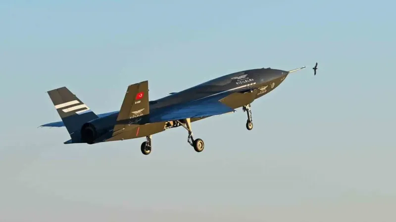 Bayraktar KIZILELMA’nın üretim prototipi ilk uçuş testini başarıyla tamamladı