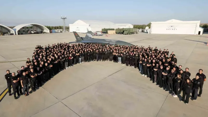 Bayraktar KIZILELMA’nın üretim prototipi ilk uçuş testini başarıyla tamamladı