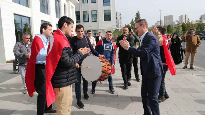 Başakşehir’in en özel gençlerine zurnalı asker eğlencesi