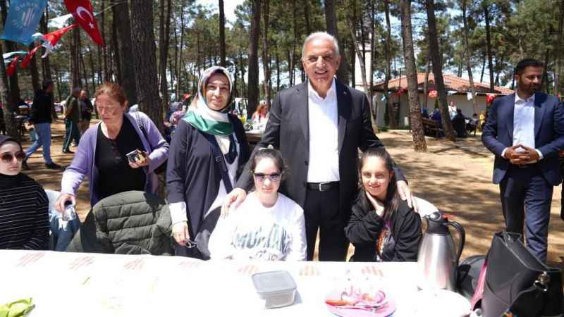 Ümraniye Belediyesi piknikle engelleri ortadan kaldırdı