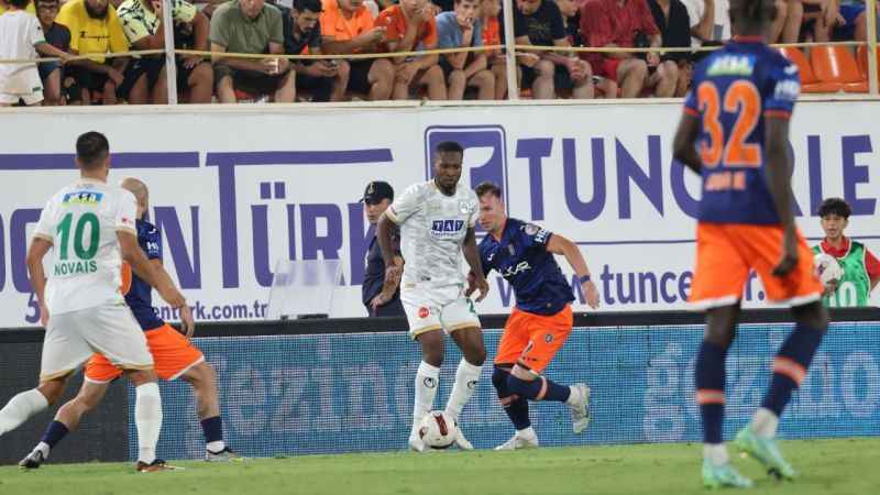 Alanyaspor, Başakşehir'i 2-0 mağlup etti