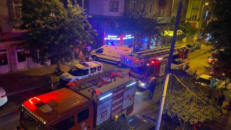 Açık unutulan ocak yangın paniğine sebep oldu