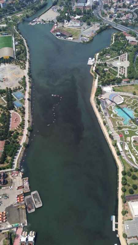 Haliç reklamlarda mavi gerçekte siyah