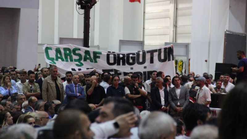 CHP İzmir Kongresi'nde arbede: Başkanlar arada kaldı