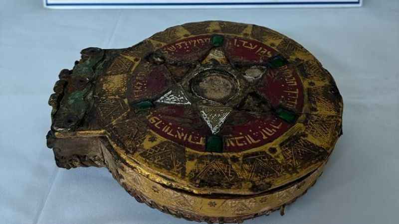 Altın yazma Tevrat'ı 2 milyon dolara satmak isterken jandarmaya yakalandılar