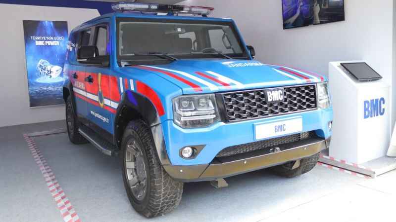 Doğuştan zırhlı, yerli ve milli 'TULGA' jandarma giydirmesiyle ilk kez sergilendi